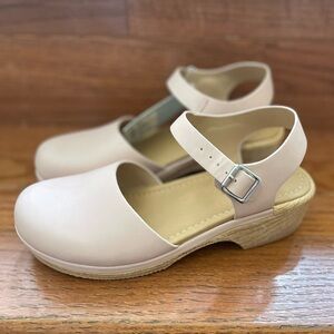 Girls clogs